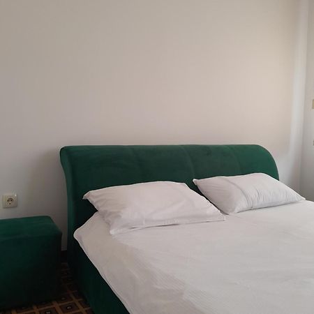 Hotel Victoria Lukavica Екстер'єр фото