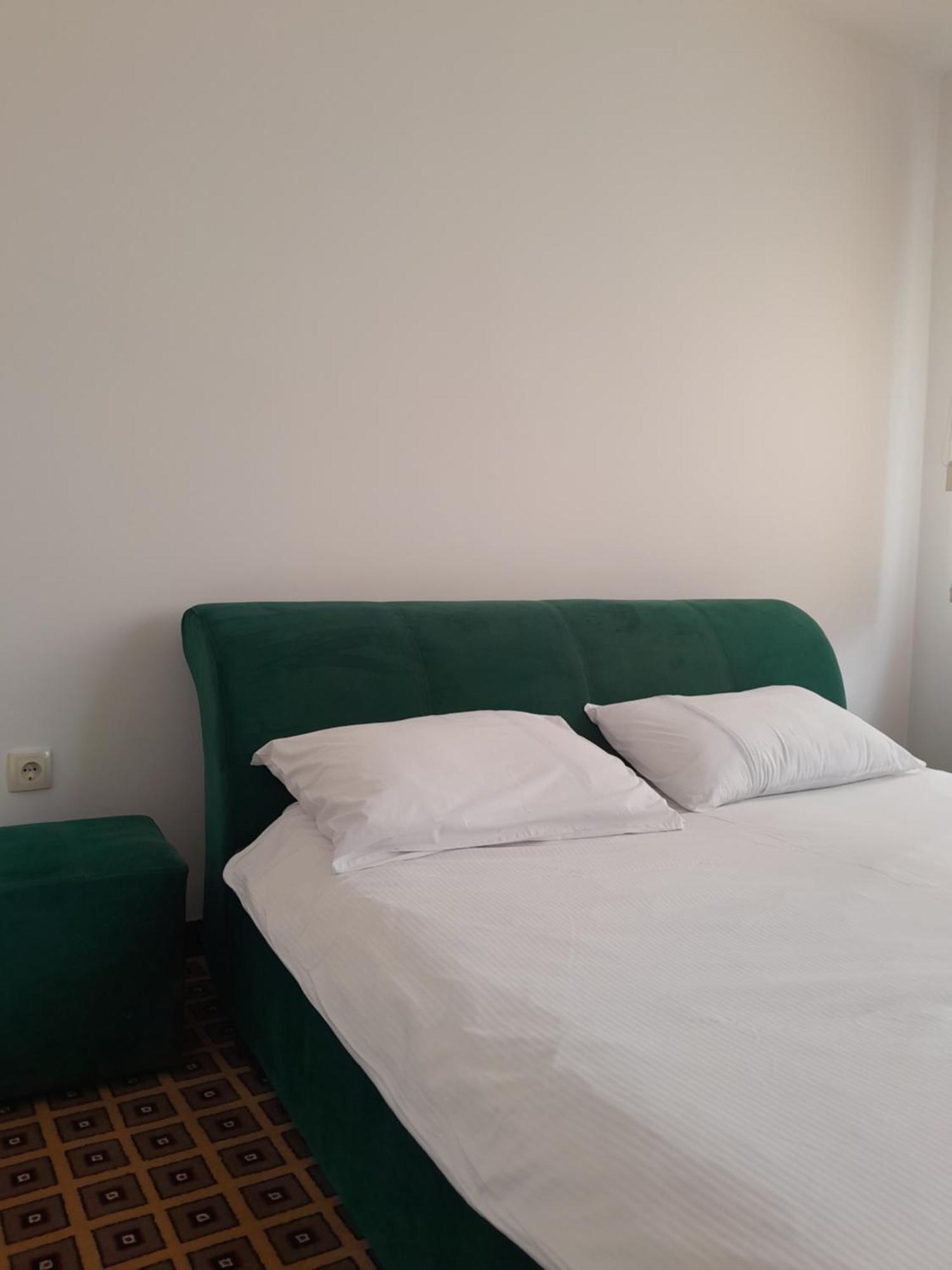 Hotel Victoria Lukavica Екстер'єр фото