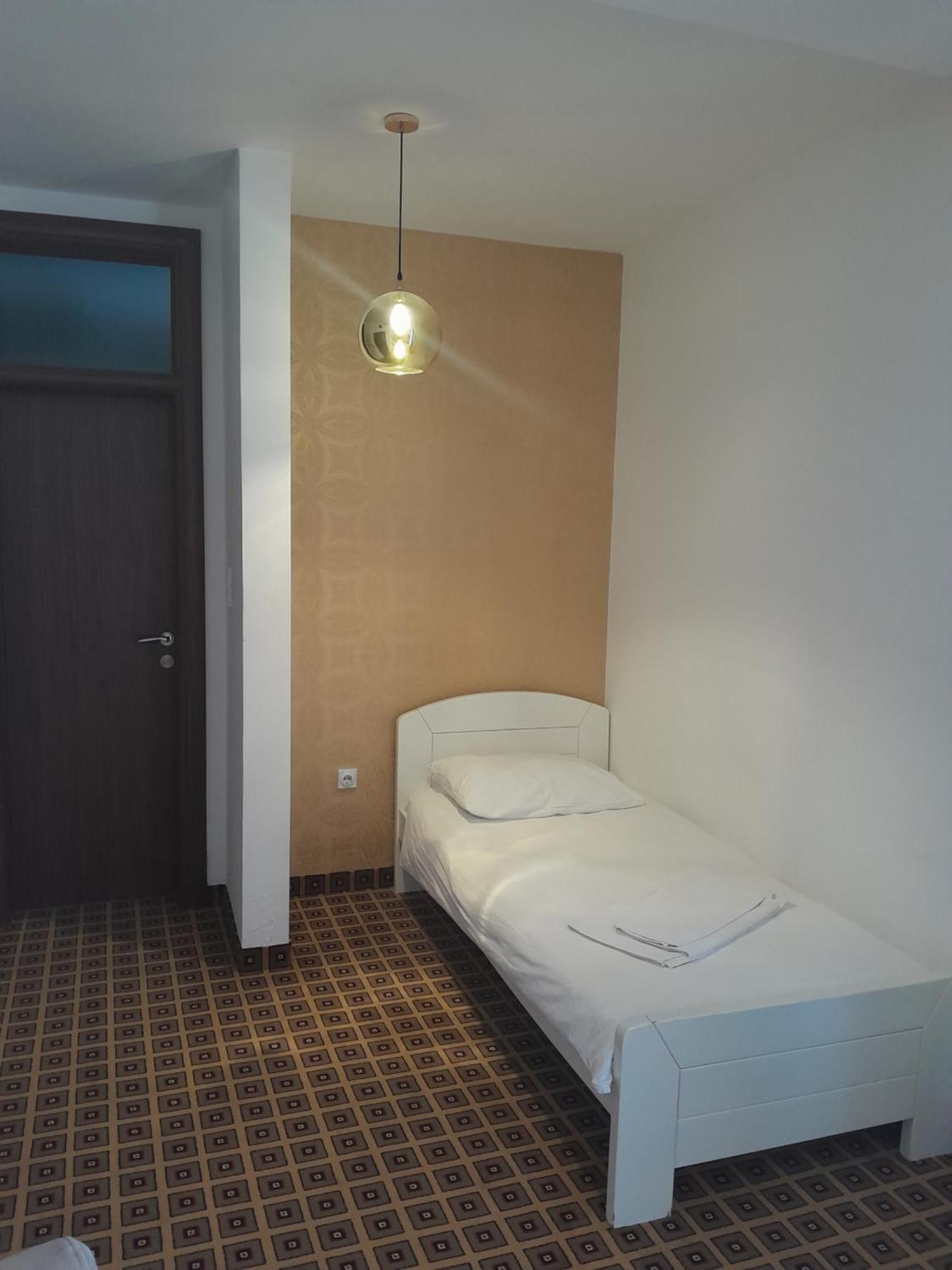 Hotel Victoria Lukavica Екстер'єр фото
