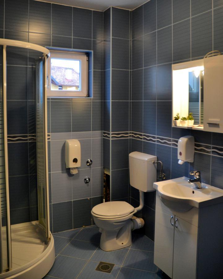 Hotel Victoria Lukavica Екстер'єр фото