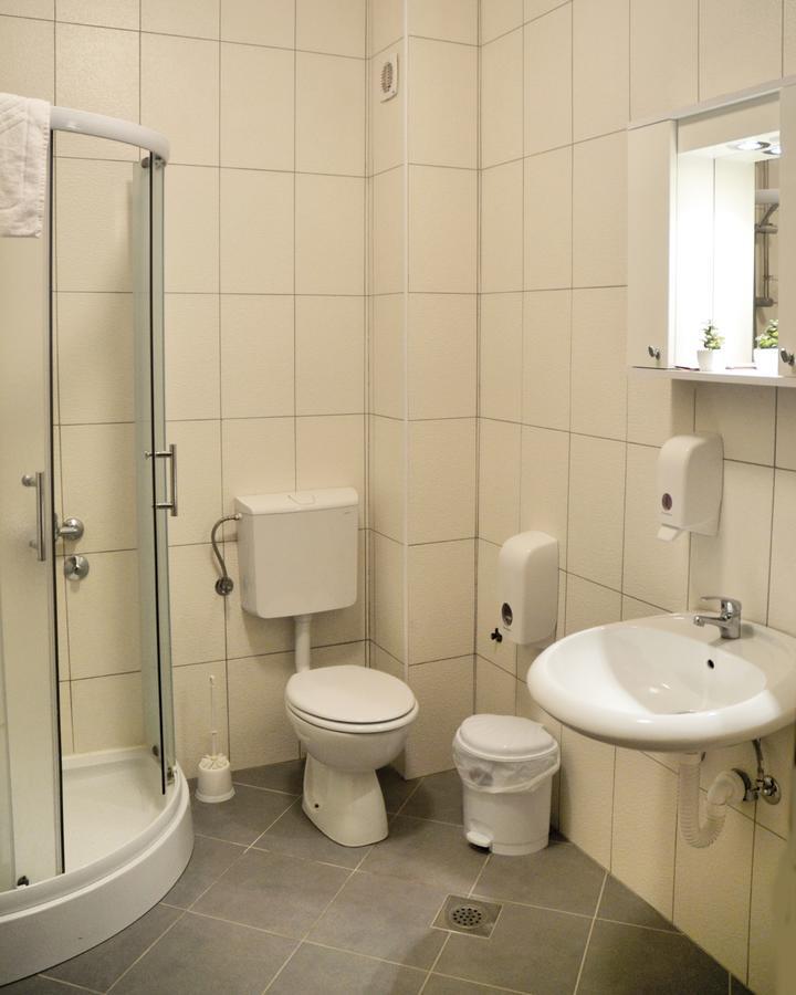 Hotel Victoria Lukavica Екстер'єр фото
