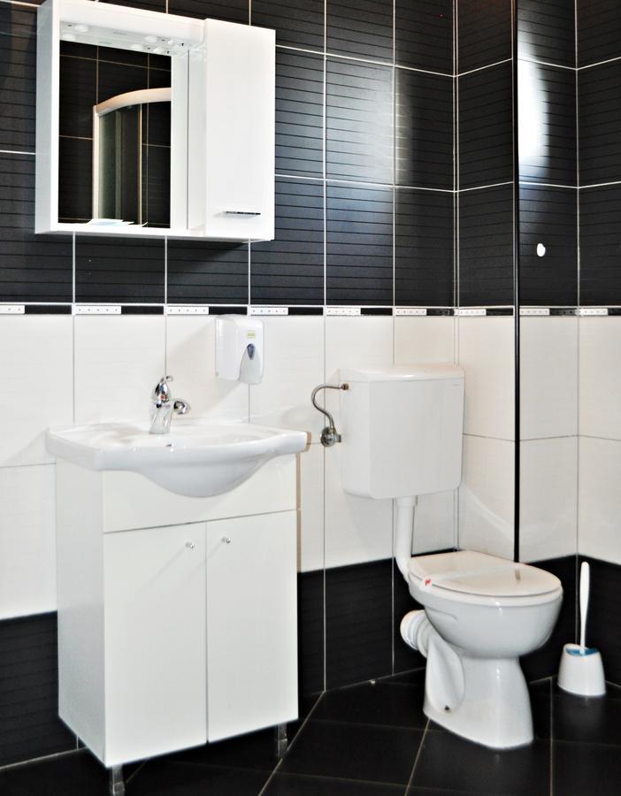Hotel Victoria Lukavica Екстер'єр фото