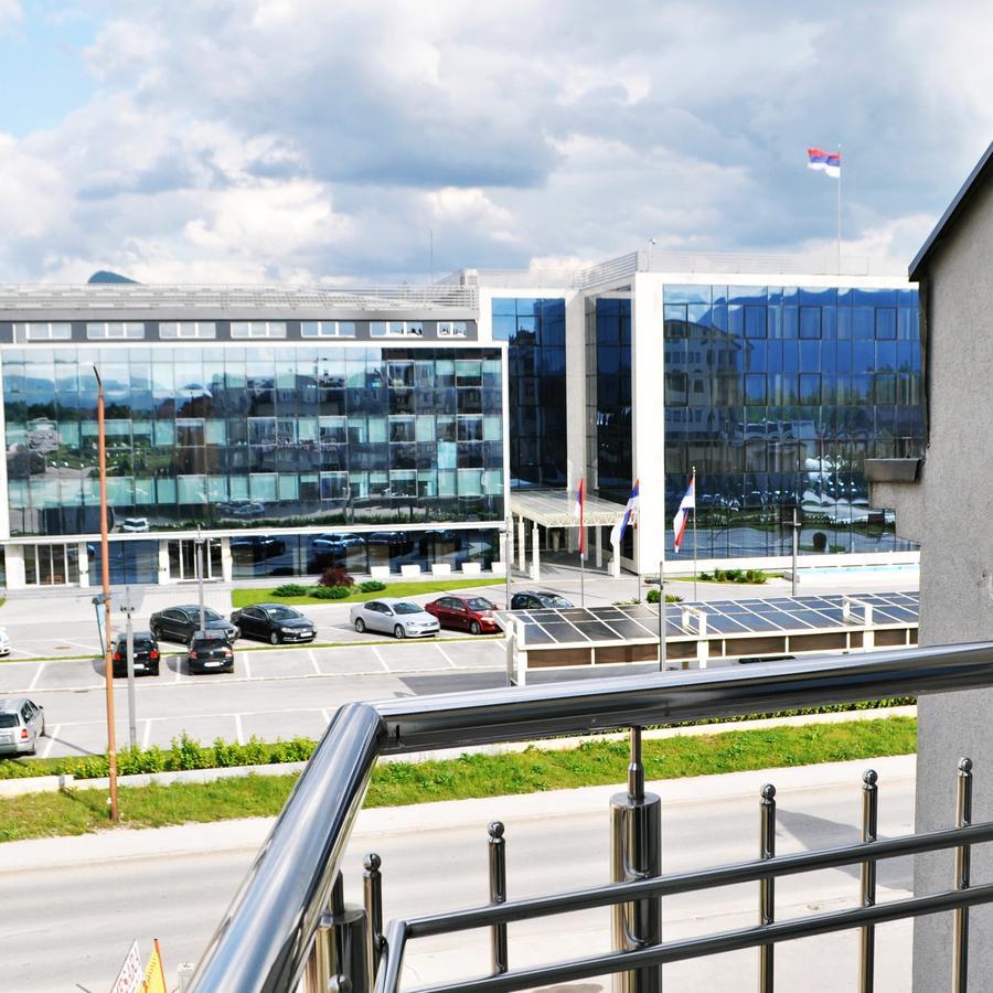Hotel Victoria Lukavica Екстер'єр фото