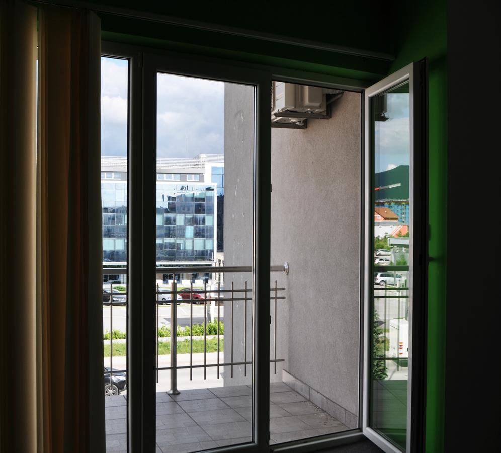 Hotel Victoria Lukavica Екстер'єр фото